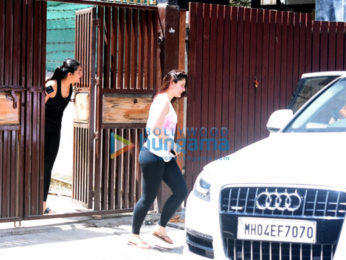 Kareena Kapoor Khan & Amrita Arora snapped post Yoga session in Bandra