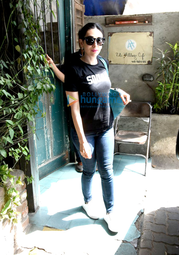 karisma kapoor amrita arora anu diwan snapped post lunch at pali village cafe 5