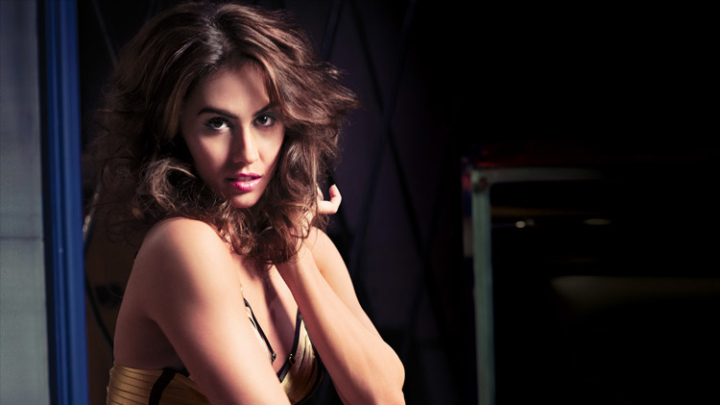 Lauren Gottlieb Grooving Under The Aeroplane’s Wings Is SWAG Lauren Gottlieb Grooving Under The Aeroplane’s Wings Is SWAG