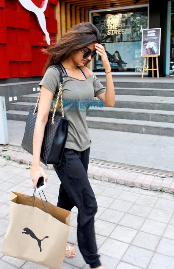 nidhhi agerwal snapped shopping at puma 5