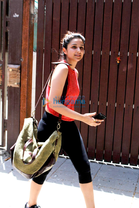 parineeti snapped post yoga session in bandra 4