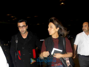 Ranbir Kapoor leaves for London with Neetu Singh