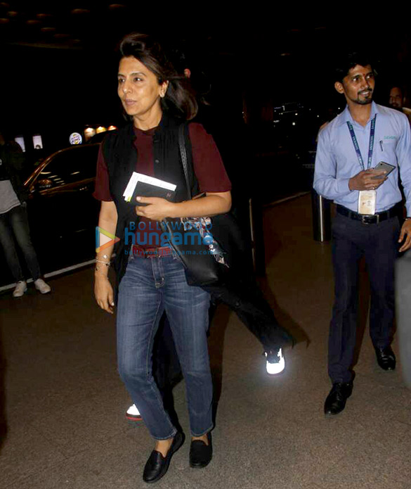 ranbir kapoor leaves for london with neetu singh 5