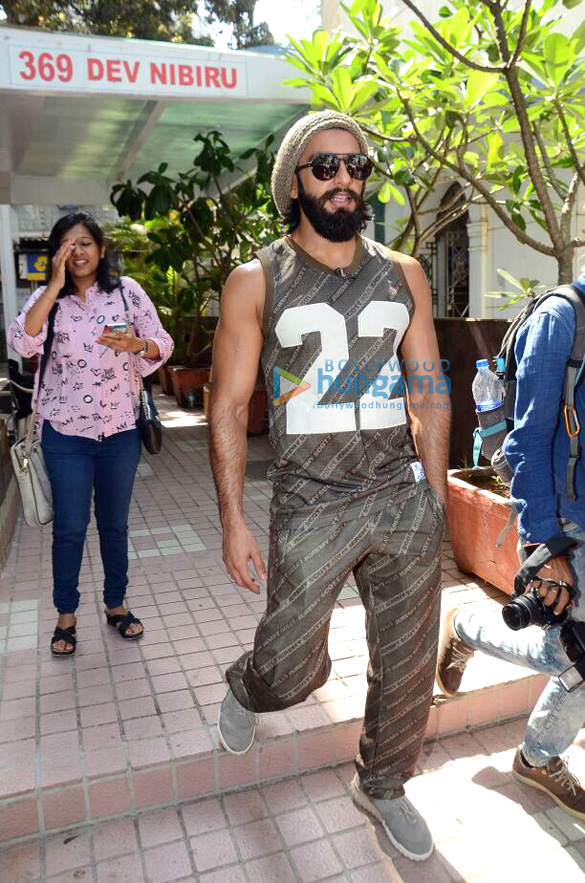 ranveer singh snapped at akro gym in bandra 2