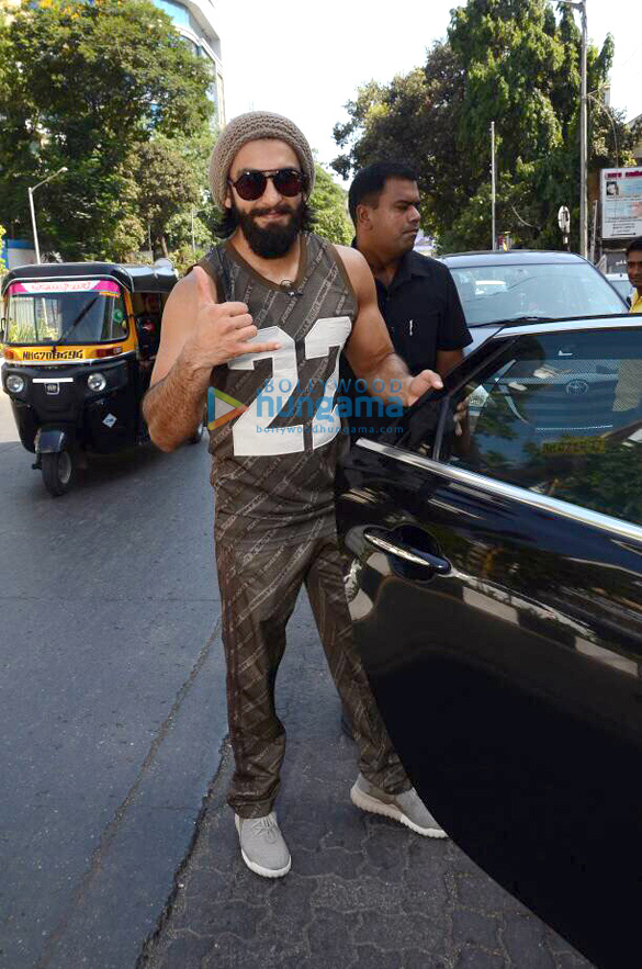 ranveer singh snapped at akro gym in bandra 6