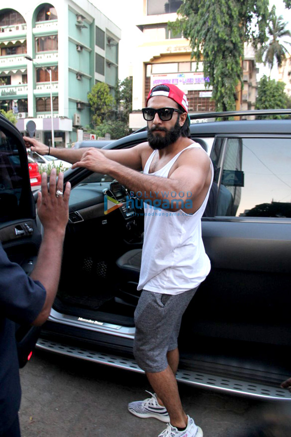 ranveer singh snapped post his gym session in bandra 4