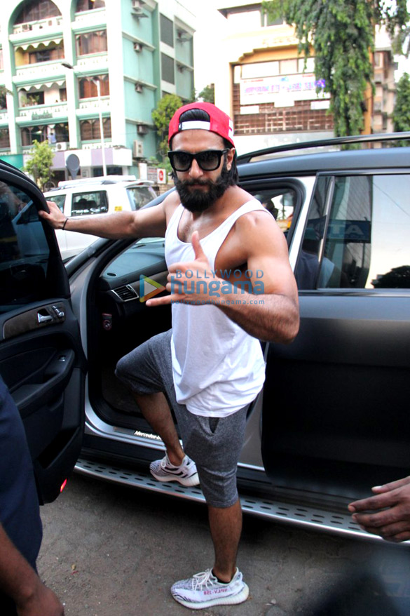 ranveer singh snapped post his gym session in bandra 6