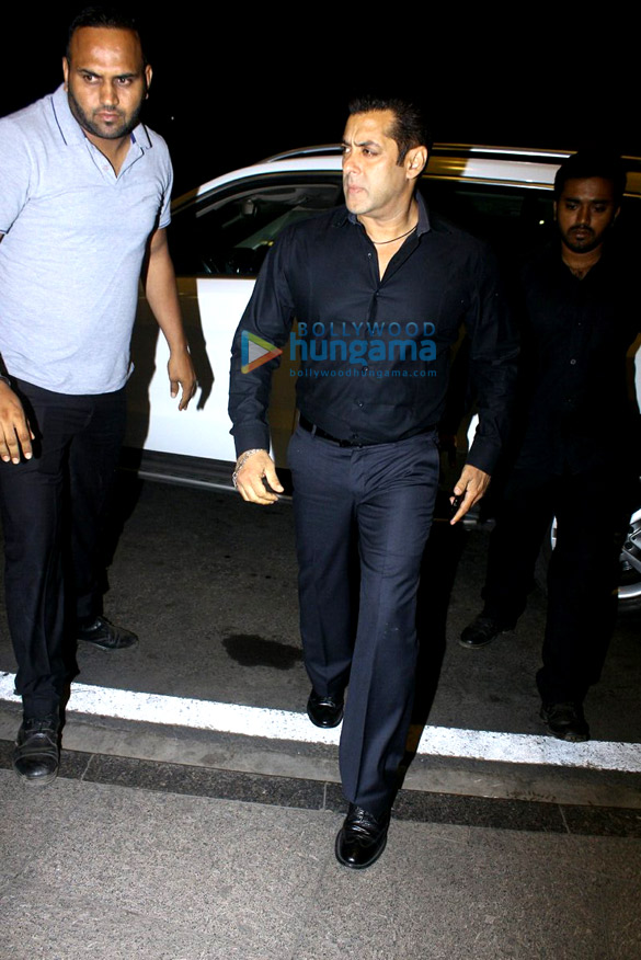 salman khan daisy shah elli avram bipasha basu and others snapped at the airport 6