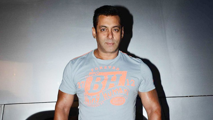 Salman Khan On Why Everyone Should Go Ahead & Buy The Book ‘The Hit Girl’ Salman Khan On Why Everyone Should Go Ahead & Buy The Book ‘The Hit Girl’