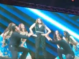 Watch: Salman Khan and Akshay Kumar ask Sonakshi Sinha ‘Mujhse Shaadi Karoge’ during the DaBangg Tour