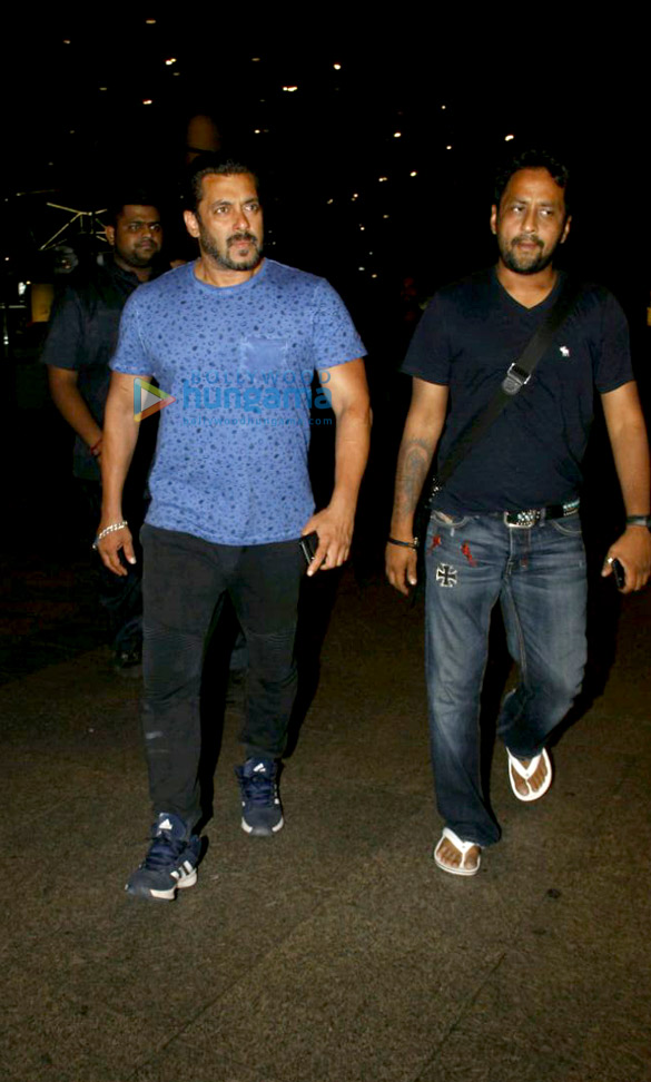 salman khan and family arrives back from maldives post celebrating ahils first birthday 1