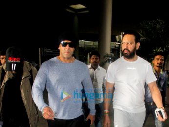 Salman Khan returns from Da-bangg Tour Concert in New Zealand