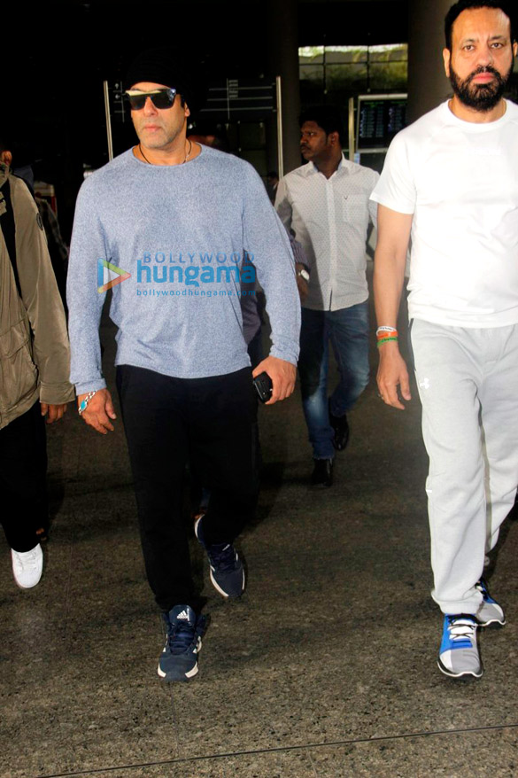 salman khan returns from da bangg tour concert in new zealand 6