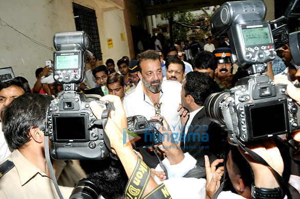 sanjay dutt makes a court appearance in noorani case 2