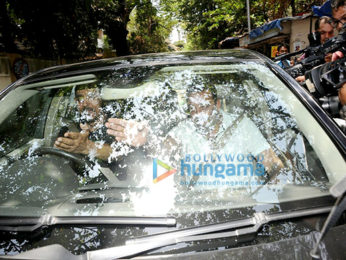 Sanjay Dutt makes a court appearance in Noorani case