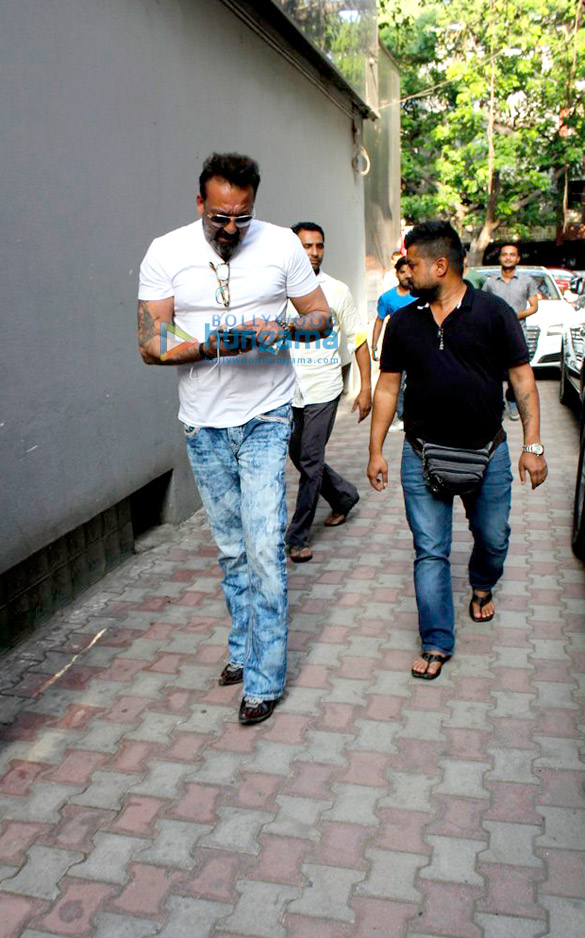 sanjay dutt snapped at vishesh films office 2