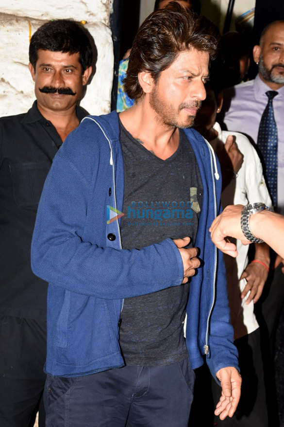 shah rukh khan anand l rai snapped post dinner at olive 4
