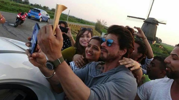 Shah Rukh Khan Causes Frenzy In Ludhiana Shah Rukh Khan Causes Frenzy In Ludhiana