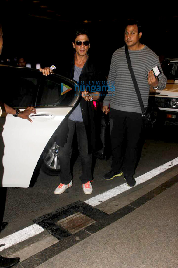 shah rukh khan leaves for dubai 3