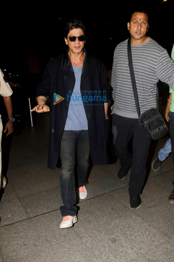 shah rukh khan leaves for dubai 6