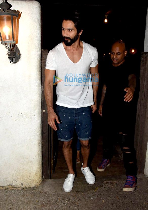 shahid kapoor and mira rajput snapped post salon session in bandra 2