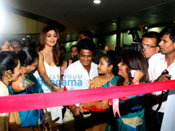 Shilpa Shetty inaugurates her make up artist's salon in Mumbai
