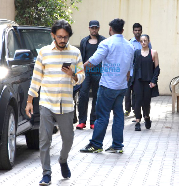 sidharth malhotra and alia bhatt snapped post meeting at vishesh films office 2