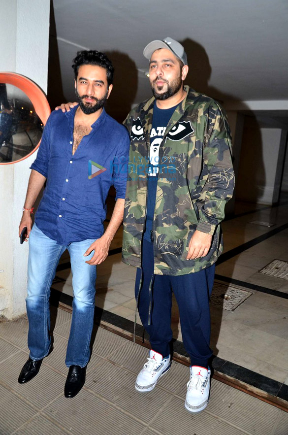 sidharth malhotra and other celebs visit karan johars house 3