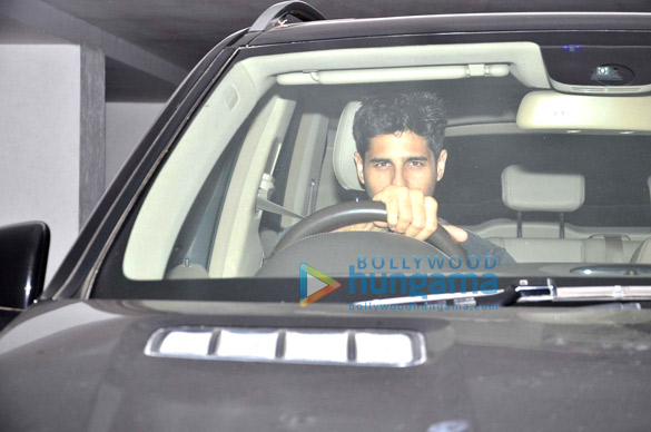 sidharth malhotra and other celebs visit karan johars house 4
