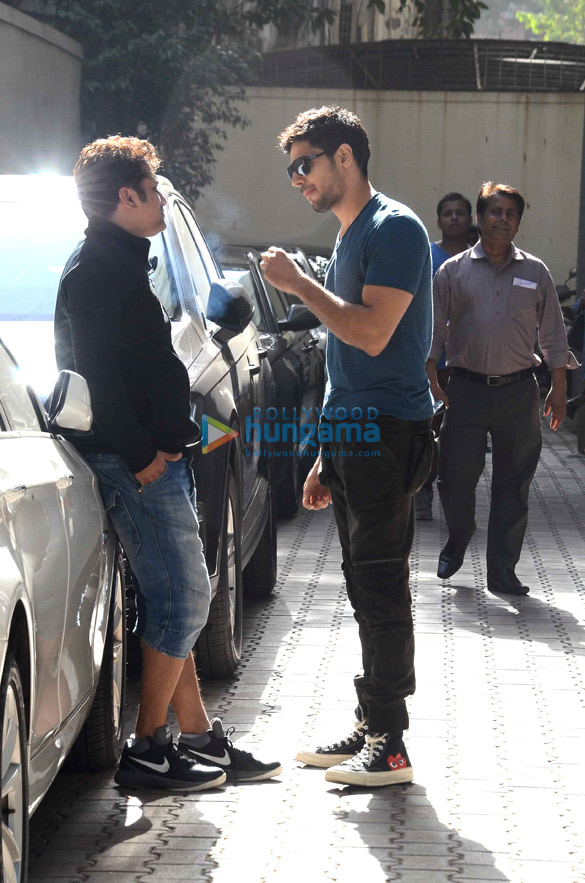 sidharth and mohit snapped post meeting 2
