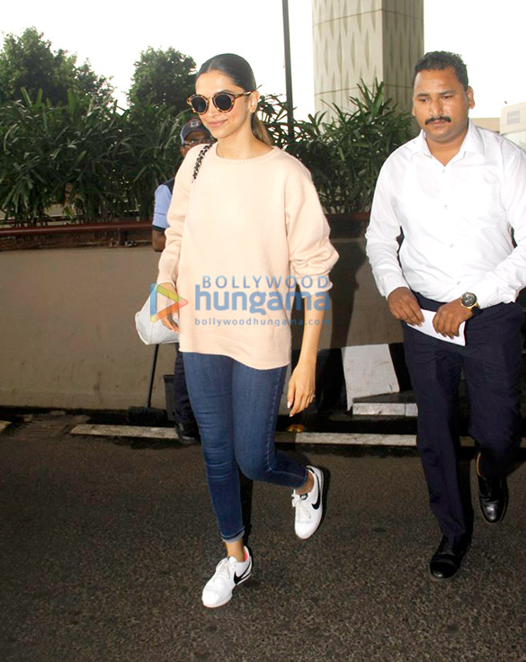 Sonam Kapoor, Deepika Padukone, Neha Dhupia and Kanika Kapoor snapped at the airport Sonam Kapoor, Deepika Padukone, Neha Dhupia and Kanika Kapoor snapped at the airport