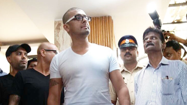 Sonu Nigam’s Bald Look; Shaves His Head As Promised