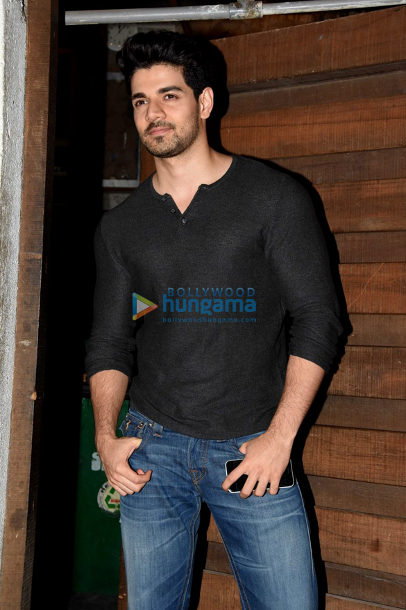 Sooraj Pancholi snapped post his dinner with friends