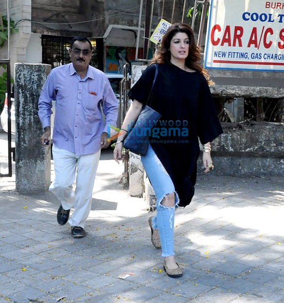 sussanne roshan twinkle khanna gayatri oberoi snapped post salon session 2