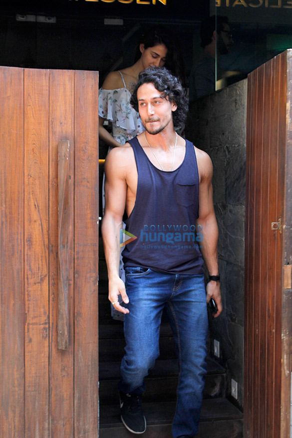 tiger shroff disha patani snapped at indigo 5