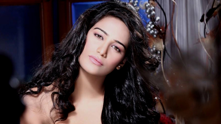 Sexy Poonam Pandey On Seducing Girls; Shares A Tip For All Guys