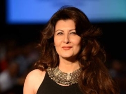 Sangeeta Bijlani MESMERISES with Oye Oye dance moves