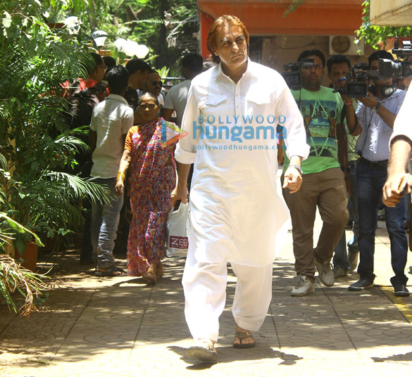 aamir khan kiran rao kajol and others attend reema lagoos funeral 5