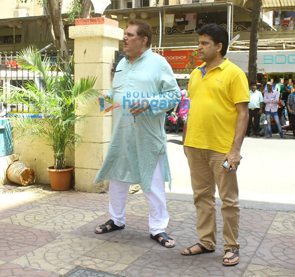 aamir khan kiran rao kajol and others attend reema lagoos funeral 6