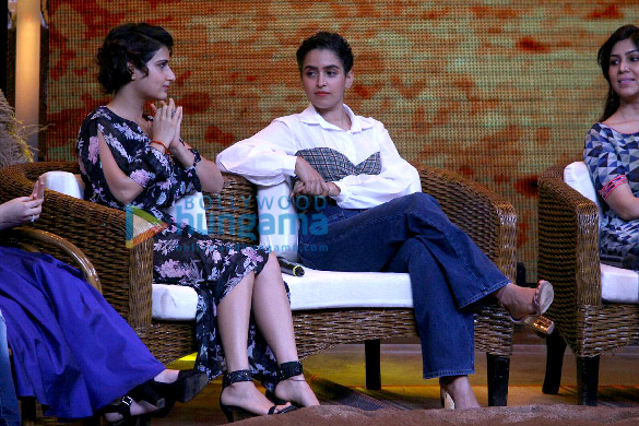aamir khan and the dangal girls snapped 5