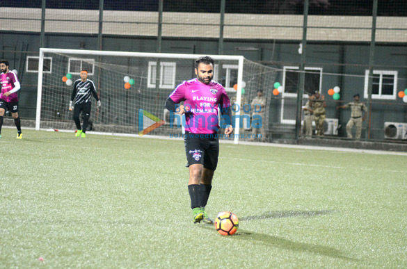 abhishek bachchan and ranbir kapoor play a friendly football match with the cisf personnels 30