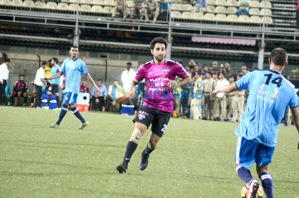 abhishek bachchan and ranbir kapoor play a friendly football match with the cisf personnels 32