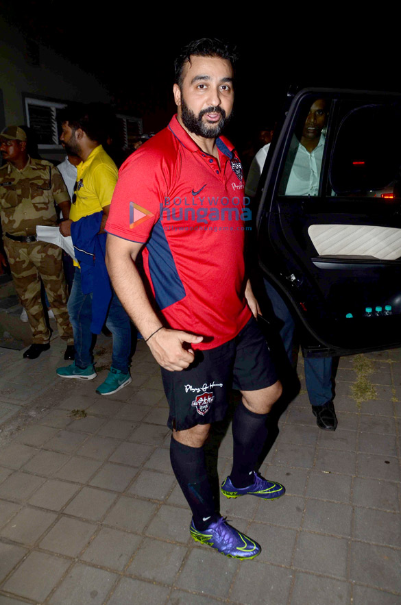 abhishek bachchan and ranbir kapoor play a friendly football match with the cisf personnels 43