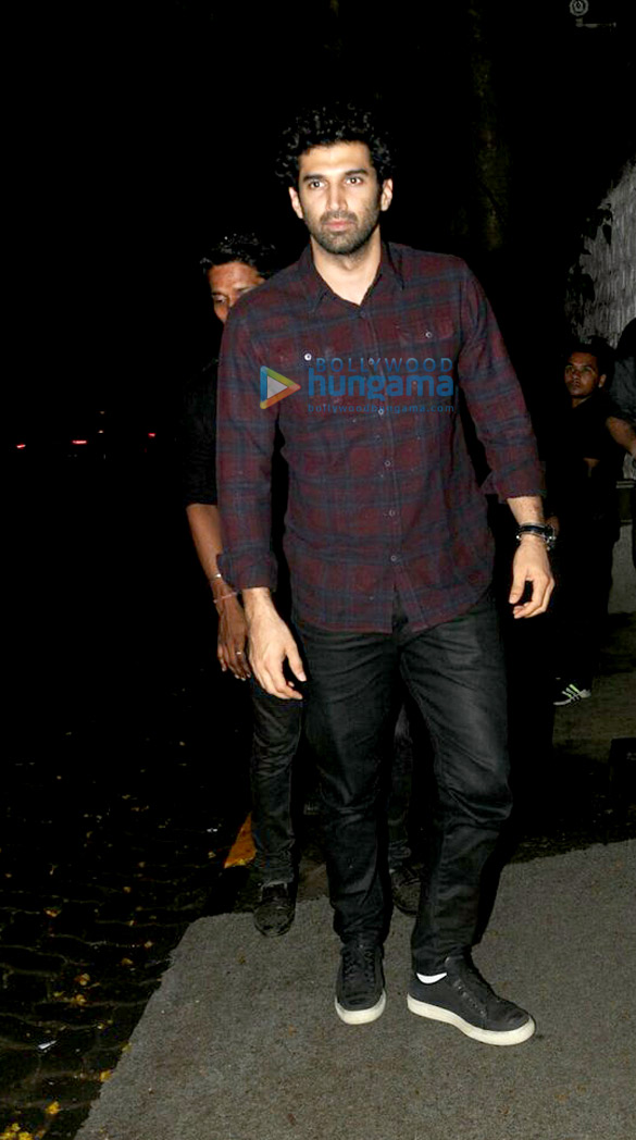 aditya roy kapoor snapped at the korner house 2