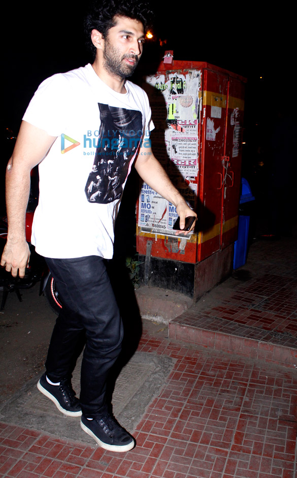 aditya roy kapur and parineeti chopra visits bastian for dinner 5