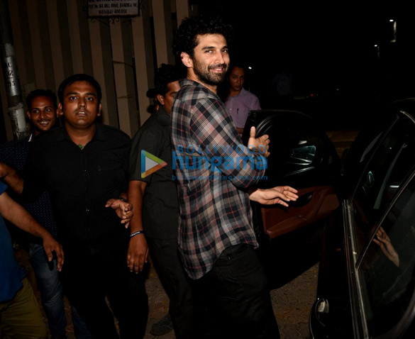 aditya roy snapped post with close friends 6