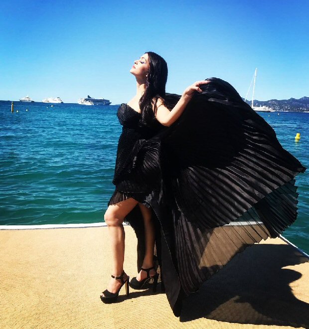 Aishwarya Rai Bachchan is a beauty in black-2