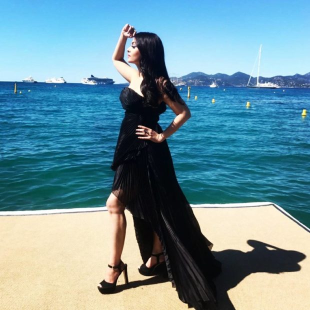 Aishwarya Rai Bachchan is a beauty in black -3