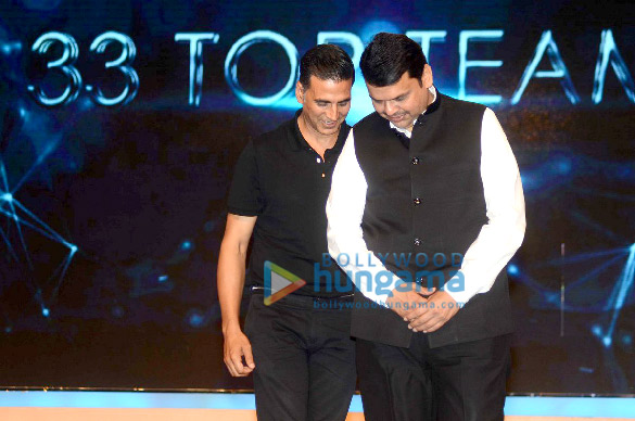 akshay kumar graces the transform maharashtra initiative launch by devendra fadnavis 1