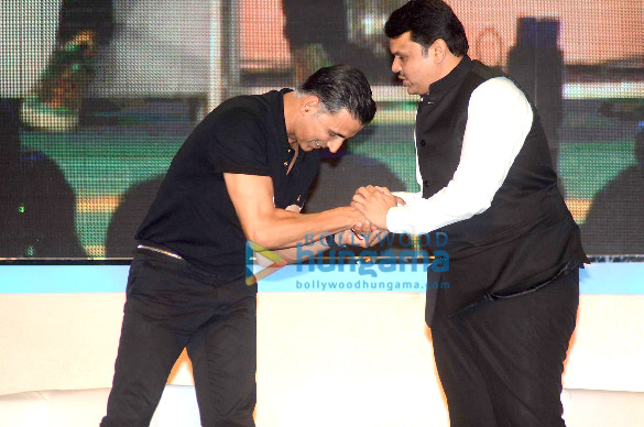 akshay kumar graces the transform maharashtra initiative launch by devendra fadnavis 3